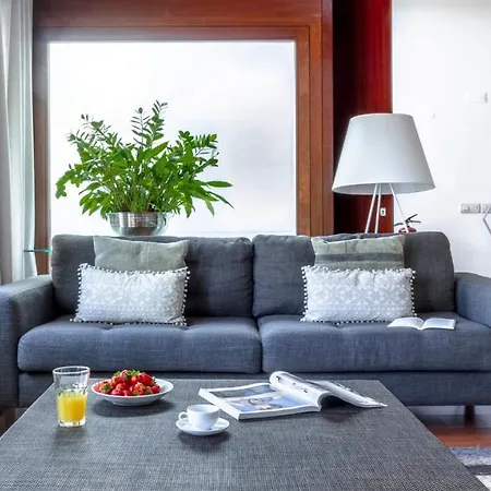 Plum Guide - Larousse Apartment *