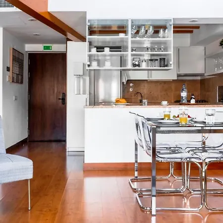 Plum Guide - Larousse Apartment Lisbon