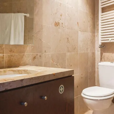 Plum Guide - Larousse Apartment Lisbon